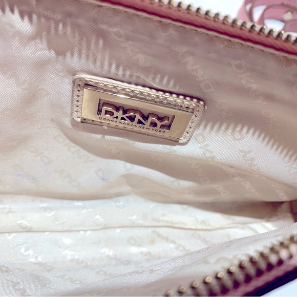 DKNY should bag - Picture 2 of 7